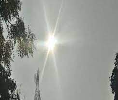 Photo of अलीगढ़ में लोग गुनगुनी धूप का ले रहे आनंद लेकिन शीतलहर से वातावरण में घुली गुलाबी ठंडक