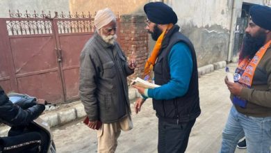 Photo of चुनावी मौसम में सभी प्रत्याशियों के परिजन भी  कूद पड़़े चुनावी मैदान में, बिजनेस छोड़ कर रहे चुनाव प्रचार