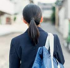 Photo of स्कूल को सता रहा ये अजीबोगरीब डर, बैन कर दी गई छात्राओं की पोनीटेल…