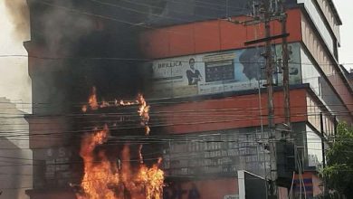 Photo of उत्तराखंड: सुविधा स्‍टोर से अचानक लगी भीषण आग, लाखों का नुकसान