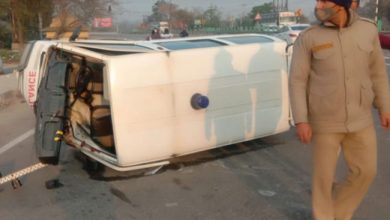 Photo of हरिद्वार में मरीज को अस्‍पताल ले जा रही एक एम्बुलेंस को तेज रफ्तार कार ने मारी टक्‍कर, हादसे में मरीज की हुई मौत