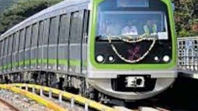 Photo of दिल्ली मेट्रो की पिंक, ग्रीन और वायलेट लाइन के हजारों यात्री सुबह से हैं परेशान, 3 घंटे बाद सामान्य हुईं मेट्रो सेवाएं