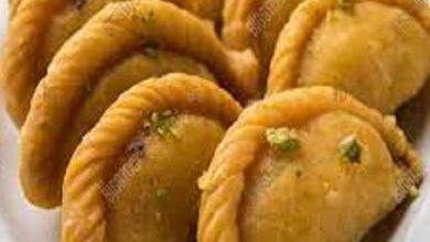 Photo of महानगर के स्वीट्स सेंटर-शोरूम पर ग्राहकों की उमड़ी भीड़, बाजार में उपलब्ध है कई फ्लेवर में गिझिया और मिठाईयां….