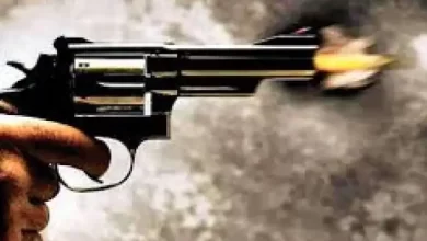 Photo of लखनऊ में पॉटेक्निक चौराहे के पास पुलिस और लुटेरों के बीच हुई मुठभेड़, तमंचा दिखाकर किराना व्यापारी से की थी लूट