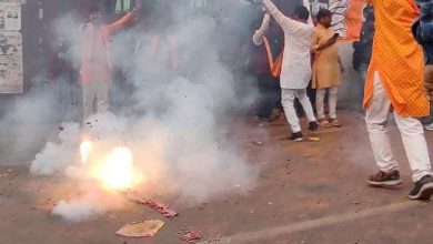 Photo of रुझानों को देखते हुए लखनऊ में जीत का जश्‍न हुआ शुरू, तस्‍वीरों में देखें शहर का हाल