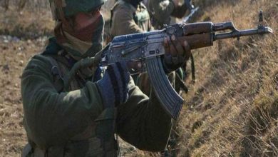 Photo of जम्मू कश्मीर में पुलिस और सुरक्षाबलोंं की मुठभेड़ में तीन आतंकी हुए ढेर, एहतियातन रेल यातायात स्थगित