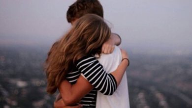 Photo of अपनी पार्टनर को कसकर गले लगाने से होते हैं ये जबरदस्त फायदे…
