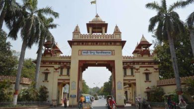 Photo of काशी हिंदू विश्वविद्यालय के सहायक प्रोफेसर का जाति प्रमाण पत्र निकला फर्जी, छात्रा संग छेड़खानी के बाद से चर्चा में है प्रकरण