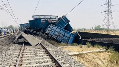 Photo of कोयला संकट के बीच आई बुरी खबर, मालगाड़ी के 12 डिब्बे पलटे…