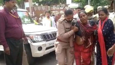 Photo of महिला ने बीजेपी दफ्तर के बाहर केरोसिन डालकर आत्मदाह करने की कोशिश, पुलिस पर लगाया ये बड़ा आरोप..