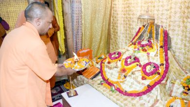 Photo of CM योगी ने जनपद अयोध्या में श्री हनुमान गढ़ी मन्दिर एवं भगवान श्रीरामलला का दर्शन-पूजन किया….
