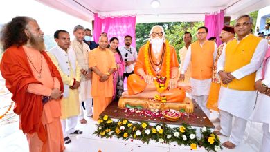 Photo of CM योगी ने महायोगी गुरु गोरखनाथ राजकीय महाविद्यालय में उन्हें शिक्षा प्रदान करने वाले गुरुजनों को किया सम्मानित