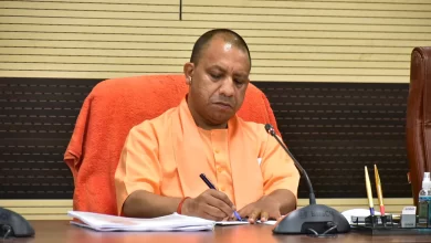 Photo of अपने दो दिवसीय दौरे पर वाराणसी पहुंचे सीएम योगी, विकास कार्यों की करेंगे समीक्षा