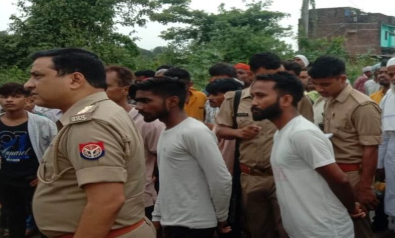 Photo of नानपारा-लखीमपुर मार्ग पर हुए भीषण सड़क हादसे में छह की दर्दनाक मौत व 11 घायल