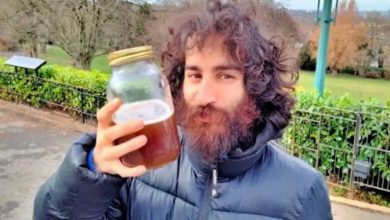 Photo of इस शख्स ने अपना यूरिन पीकर अपनी आयु को थामने का किया दावा