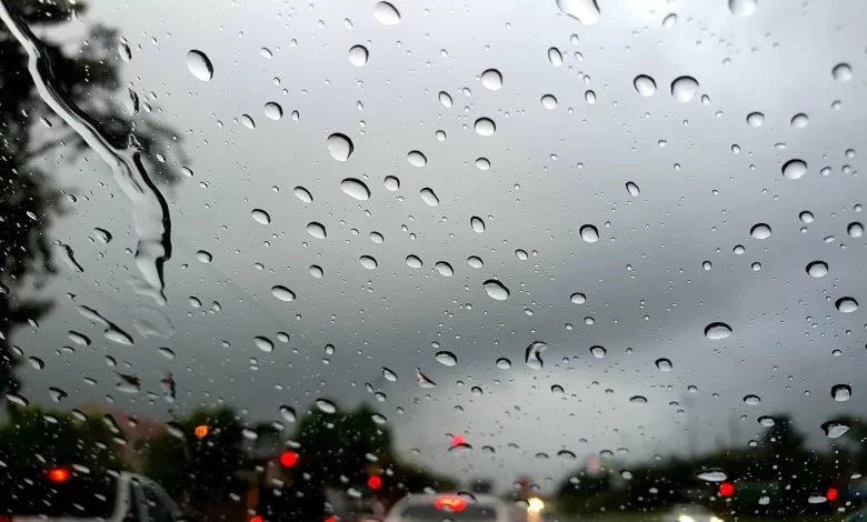 Photo of लखनऊ में अचानक बदला मौसम, दिन में हो गई रात…