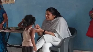 Photo of डीएम के दौरे के दौरान इस स्कूल में शिक्षक बच्चों को  नहीं पढ़ा पाए अंग्रेजी, कक्षा तीन के छात्रों को पढ़ाने में भी हुए फेल