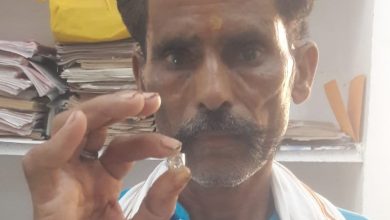 Photo of आज पन्ना जिले की रत्नगर्भा धरती ने आर्थिक तंगी से गुजर रहे एक गरीब किसान को किया मालामाल