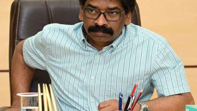 Photo of झारखंड के मुख्‍यमंत्री हेमंत सोरेन आज अदालत में कर सकते हैं सरेंडर…