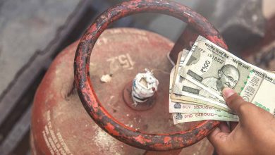 Photo of सस्ता हुआ LPG गैस सिलेंडर, जानें ताजा रेट…￼￼
