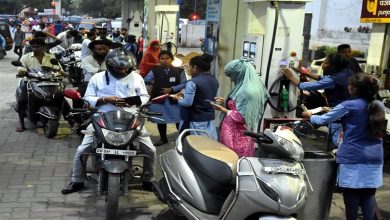 Photo of इन दिनों सप्लाई संकट से जूझ रहे हैं एचपी के पेट्रोल पंप, जीएसटी आयुक्त से मिले डीलर्स….