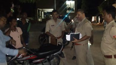 Photo of  मामूली विवाद को लेकर धारदार हथियार से वार कर सगे भाई की हत्‍या, घटना के बाद से आरोपी फरार….