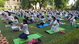 Photo of आठवें अंतरराष्ट्रीय योग दिवस के मौके पर काशी में लगा योग शिविर का महाकुम्भ, खास-ओ-आम ने किया स्वस्थ जीवन का शंखनाद