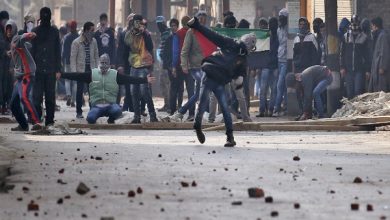 Photo of आगरा में भी दिखा कानपुर जैसा माहौल, दो पक्षों में पत्थरबाजी