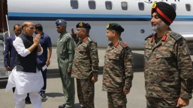 Photo of केंद्रीय रक्षा मंत्री राजनाथ सिंह पहुंचे श्रीनगर, सैनिकों के साथ करेंगे बातचीत