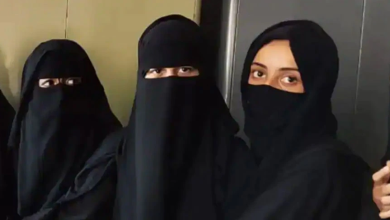 Photo of कर्नाटक में नहीं थम रहा हिजाब विवाद, विरोध करने पर 24 छात्राएं सस्पेंड