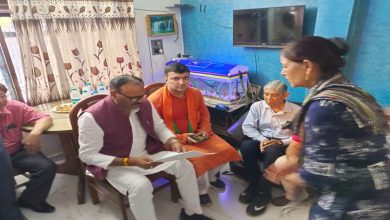 Photo of अल्लापुर में दिवंगत डा. दीपेंद्र सिंह के घर भी शोक संवेदना जताने पहुंचे डिप्टी सीएम…