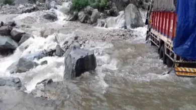 Photo of गढ़वाल में भारी बारिश ने मचाई तबाही, आठ से ज्यादा दुकानें क्षतिग्रस्त