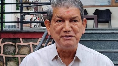 Photo of अंकिता भंडारी के मां और बाप से मिले सीएम हरीश रावत, सीएम धामी से फोन पर की बात￼