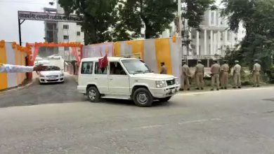 Photo of जौनपुर: सीएम योगी की गाड़ी के सामने दिखाया गया काला कपड़ा, पुलिस के उड़े होश￼￼