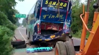 Photo of यूपी: बाराबंकी में ट्रक और बस की टक्कर में 4 लोगों की दर्दनाक मौत￼