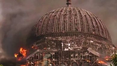 Photo of इंडोनेशिया-इस्लामिक सेंटर मस्जिद का विशाल गुंबद आग लगने से ढहा