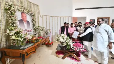 Photo of अपने पिता के अस्थि विसर्जन व अन्य कर्मकांड करके लखनऊ लौटे अखिलेश यादव