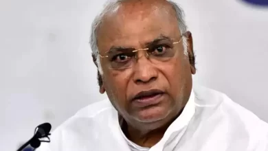 Photo of मल्लिकार्जुन खड़गे बने कांग्रेस के नए अध्यक्ष, हारे शशि थरूर