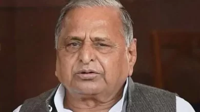 Photo of मुलायम सिंह यादव को श्रद्धांजलि अर्पित करने के लिए 525 किमी का सफर तय कर अकेले सैफई पहुंचा ये बच्चा￼