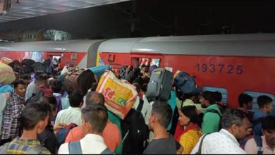 Photo of छठ पर्व पर बिहार और यूपी जाने के लिए स्टेशनों पर जुटी भारी भीड़, देखें पूरी लिस्ट