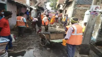 Photo of डेंगू से महिला की मौत के बाद नगर निगम ने चलाया संजय नगर की बस्ती में सघन सफाई अभियान