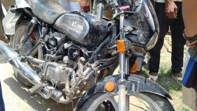 Photo of बाइक सवार दंपत्ति को अज्ञात अपराधियों ने मारी गोली, पत्नी की मौत