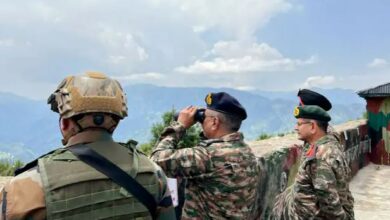 Photo of जम्मू-कश्मीर घाटी में 300 से ज्यादा आंतकवादी सक्रिय, 160 आतंकवादी घुसपैठ की फिराक में