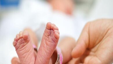 Photo of लखनऊ: इस मां ने रिश्ते को किया शर्मसार, ठंड में सड़क किनारे लावारिस हालत में छोड़ गई 7 माह की बच्ची