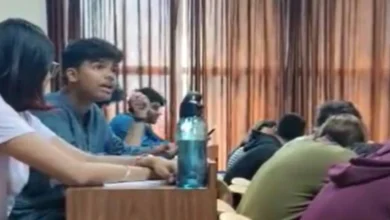 Photo of दो छात्रों ने सार्वजनिक समारोह में की आपत्तिजनक हरकत, कालेज ने की कारवाई
