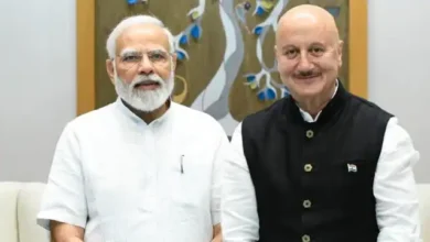 Photo of हीराबेन मोदी को ट्वीट कर अभिनेता अनुपम खेर ने दी श्रद्धांजलि…