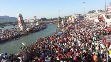 Photo of मकर संक्रांति के त्योहार में आस्था के रंग में रंगे श्रद्धालुओं ने लगाई पवित्र नदी में लगाईं डुबकी…