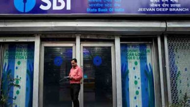 Photo of SBI में अब से ऋण लेने वालों के लिए उधारकर्ताओं की EMI या मासिक किस्तें हो जाएंगी महंगी.. 