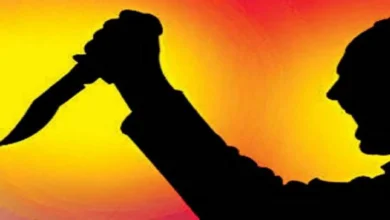 Photo of शादी से लौट रहे दो लोगों पर चाकू से हमला करने के आरोप में किशोर और उसके साथी गिरफ्तार..