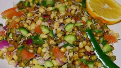 Photo of पूरे दिन एनर्जेटिक रहने के लिए फटाफट से नोट करें स्प्राउट्स भेल की स्वादिष्ट रेसिपी-